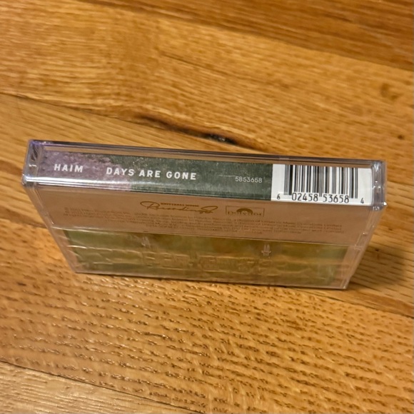 HAIM 'Days Are Gone' Cassette Tape new (sealed) - Picture 2 of 5